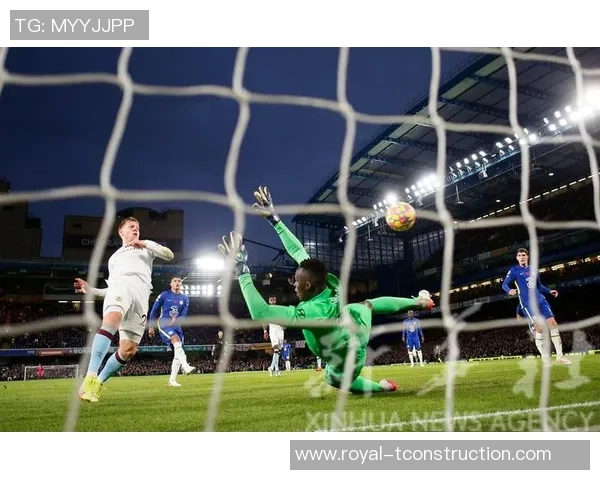 足球明星在比赛中的精彩瞬间高清图片展示与分析 足球明星在比赛中的精彩瞬间高清图片展示与分析