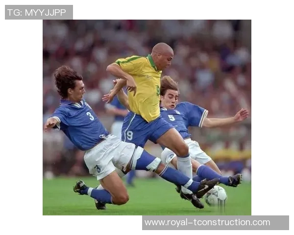 足球明星后卫精彩瞬间高清集锦展现防守艺术与技巧之美 足球明星后卫精彩瞬间高清集锦展现防守艺术与技巧之美